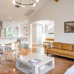 Austin Getaway With Shaded Private Pool And Bbq