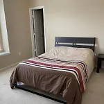 Room With Shared Bath, 20 Mins To Tesla