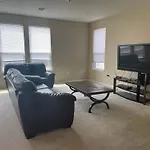 Room With Shared Bath, 20 Mins To Tesla