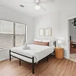 Prime Location Modern Comfort Plus Sleeps Up To 16