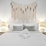 Prime Location Modern Comfort Plus Sleeps Up To 16