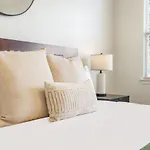 Perfect Central Location W Free Prkg And Cozy Beds