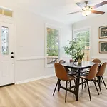 Perfect Central Location W Free Prkg And Cozy Beds