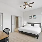 Modern Austin 2Br 2B Apt With Pool Parking & Wifi