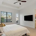 Bright Modern 3 Bedroom House In Hip East Austin