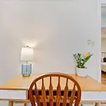 3 Bedroom Plus Workspace-Foodies Dream! Close To Zilker, & Downtown!