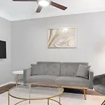 Fascinating Modern Luxe 1B In Austin Pool Bbq