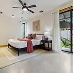 Stylish Boho Loft W Free Prkg With Luxurious King Bed