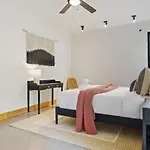 Stylish Boho Loft W Free Prkg With Luxurious King Bed