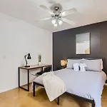Your 2B Getaway - Walk Dtwn - Sleeps 6 - Pool And Prkg