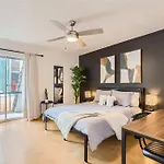 Your 2B Getaway - Walk Dtwn - Sleeps 6 - Pool And Prkg