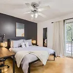 Your 2B Getaway - Walk Dtwn - Sleeps 6 - Pool And Prkg
