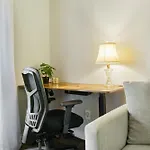 12 Min To Airport Spacious Backyard And Fire Pit