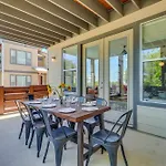 Centrally Located Austin Townhome 3 Mi To Dtwn!