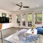 Centrally Located Austin Townhome 3 Mi To Dtwn!