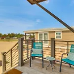 Tiny Home With Pool Access, 8 Mi To Downtown Austin!