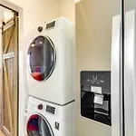 Tiny Home With Pool Access, 8 Mi To Downtown Austin!