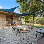 Eclectic Atx Retreat With Backyard Oasis And Hammock