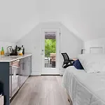 Upstay - Entire 2-Home Duplex - Sleeps 37