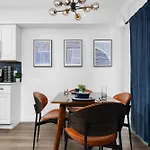 Stylish 2Br Oasis With Private Patio - Sleeps 8