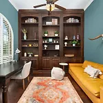 Upstay - Spacious Home W Pool-Hot Tub-Office-Yard