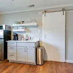 Peaceful Ultra Modern Convenience At Cc\'S Crib