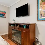 Peaceful Ultra Modern Convenience At Cc\'S Crib