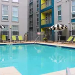 Modern Condo With Pool Gym Workspaces & Bbq