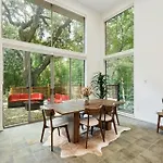 Ut Austin Creekside Villa - 5 Bedroom Home