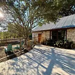 Stylish Cottage In West Austin