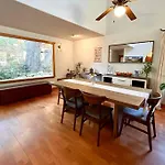 Stylish Cottage In West Austin