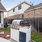 5Bd 3 Ba Atx Pool Hot Tub Theater Arcade