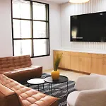 Upstay - Condo With Pool Gym Games And Bbq