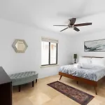 Spacious 5-Bedroom Retreat In North Austin