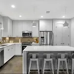 Austin Downtown Dream Escape With Views - Sleeps 12