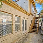 Relaxing Austin Retreat Full Kitchen & Spacious Patio
