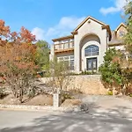 Relaxing Austin Retreat Full Kitchen & Spacious Patio