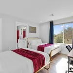 Luxe Holiday Retreat - Experience Austin Magic!