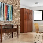 Spacious 5-Bedroom Retreat In North Austin