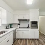 Modern & Cozy Retreat By Barcle
