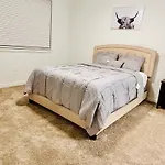 Room Only With Private Bath In A 2Br Apt 15Min From Airport And Downtown