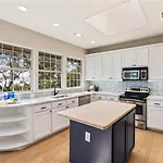 Luxury Lake Travis Retreat, Sleeps 10, Hot Tub & Private Pool