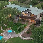 Luxury Lake Travis Retreat, Sleeps 10, Hot Tub & Private Pool
