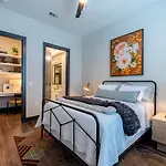 Stylish 2Br With Pool, Gym & Views Austin
