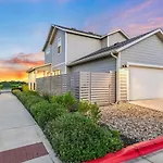 Luxury 2St Home, By Austin Airport, Gym, Pool