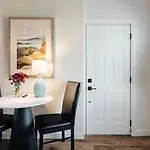 Newbuild 1Br2Bd1Ba By Soco Eateries Big Fenceyard