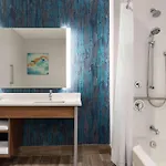 La Quinta Inn & Suites By Wyndham Austin South