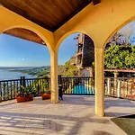 La Villa Vista