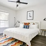 Artsy South Congress Suites By Sonder