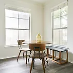 Artsy South Congress Suites By Sonder
